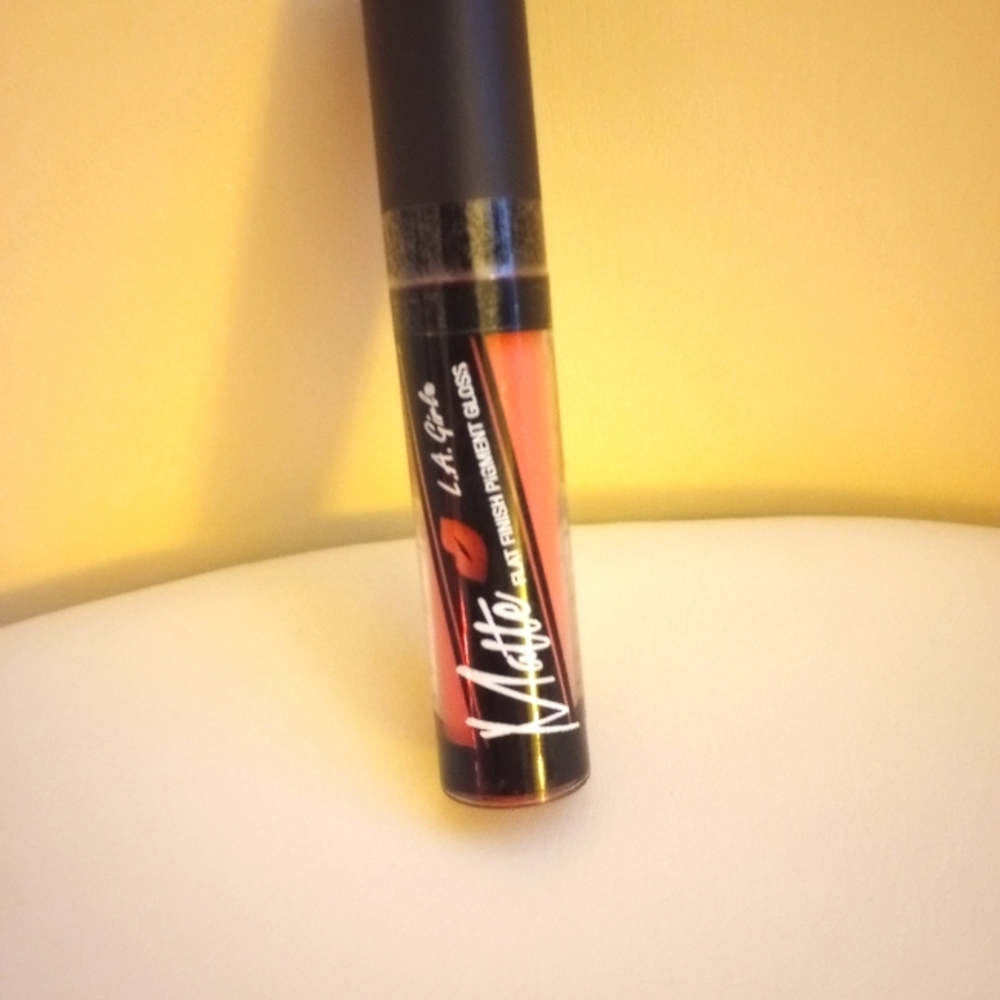 LA Girls Flat Finish Pigment Gloss: Fantasy